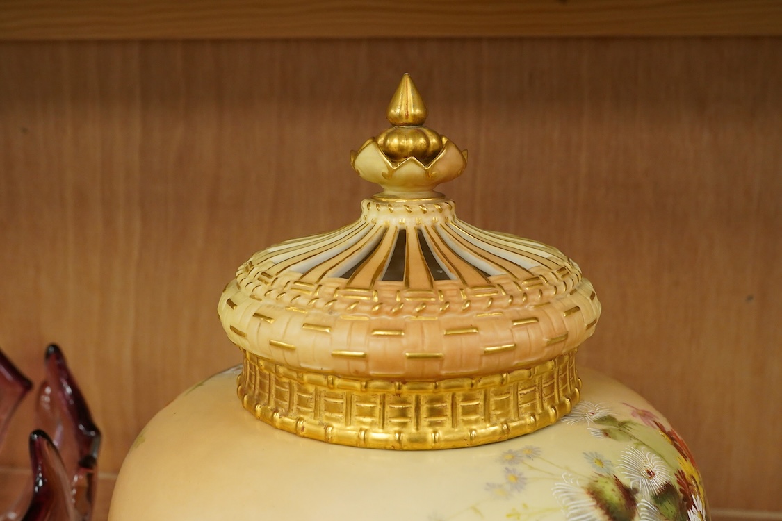 A Worcester blush ivory pot pourri, cover and liner, numbered 1286 to the base, 29cm high